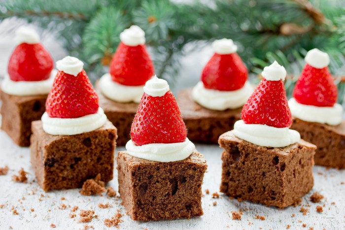 Christmas brownies with strawberries and cream