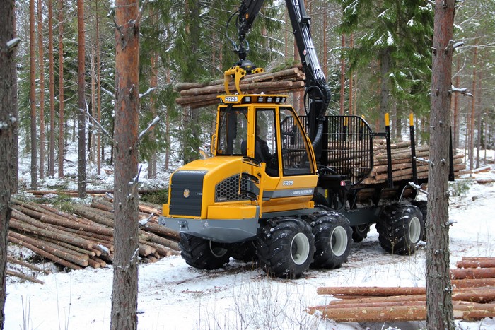 Sampo Rosenlew FR28 Forwarder in Winter Forest