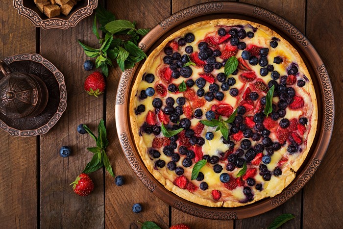 Berry pie with strawberries and blueberries