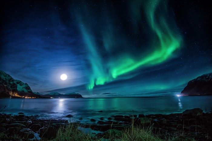 4K Norway Lofoten Aurora Night Moon
