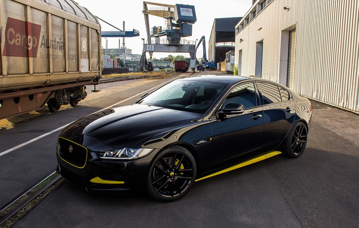 2017 Arden AJ24 Jaguar in a Port