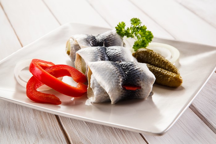 Rollmops with bell pepper, pickles, and onion