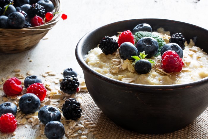 Oatmeal with fresh berries and mint