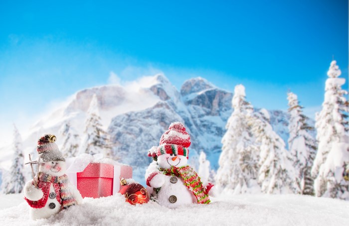 Christmas Snowmen with Mountains and Snow