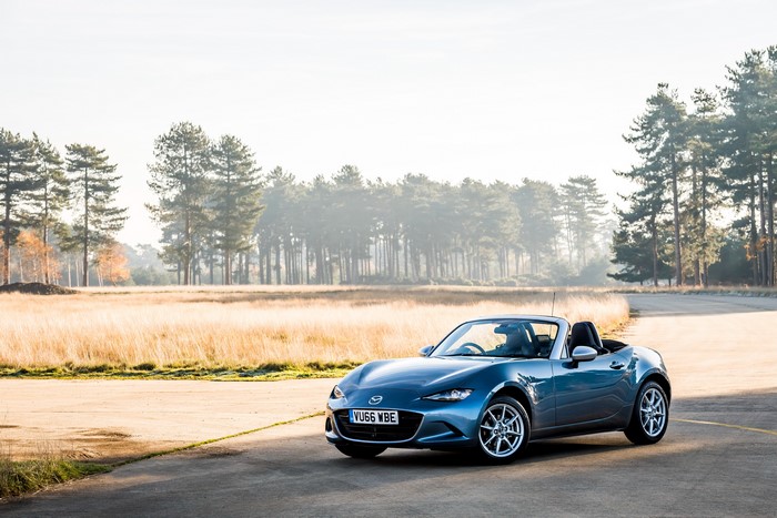 Mazda MX-5 Arctic Cabriolet in Light Blue Metallic