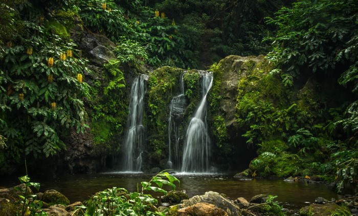 4K Parque Natural da Ribeira dos Caldeiroes Waterfalls