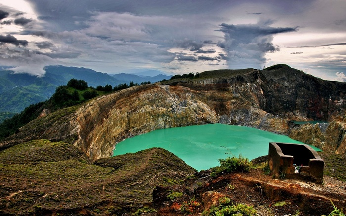 Kelimutu volcano crater lake with turquoise water