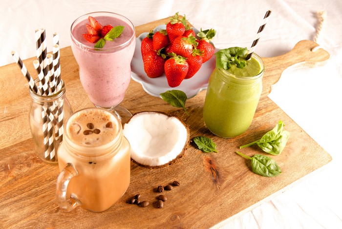 Strawberry and Green Smoothies with Coffee