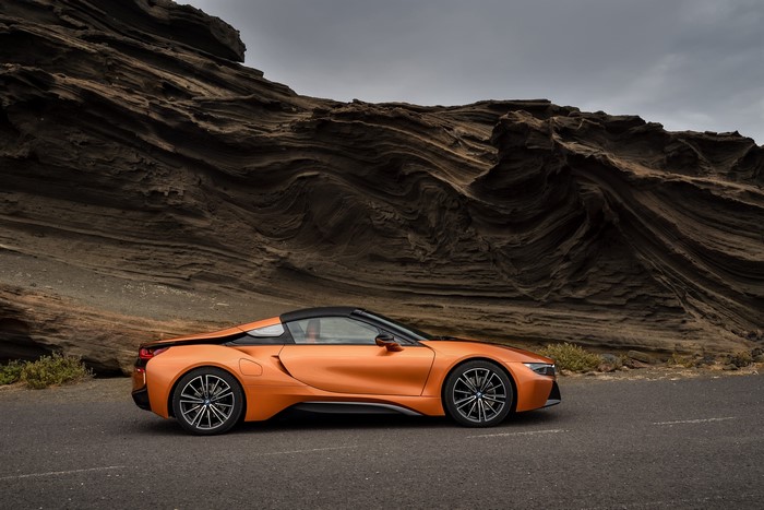 4K 2018 BMW i8 Roadster Side View