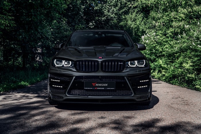 4K Black Renegade X5M BMW Front