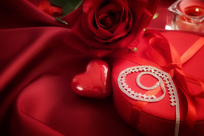 4K Valentine's Day Rose Gift with Heart and Necklace