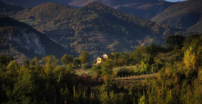4K Penne Abruzzi Italy Mountains Evening Trees