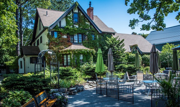 Cafe with Outdoor Seating in Bar Harbor, Maine