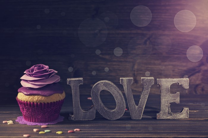 Cupcake with Rose and LOVE letters