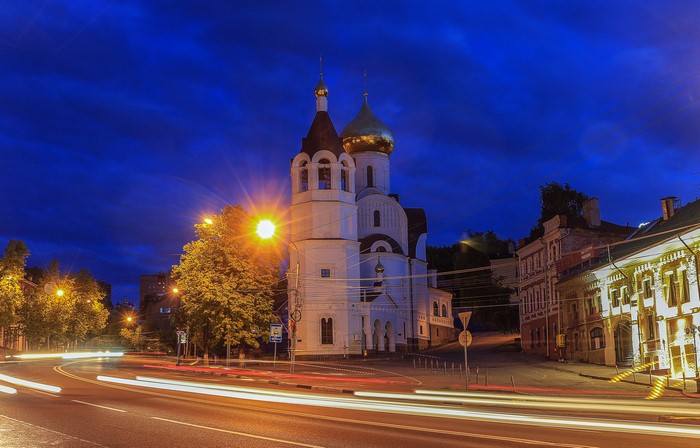 Church in Nizhny Novgorod at night with light trails