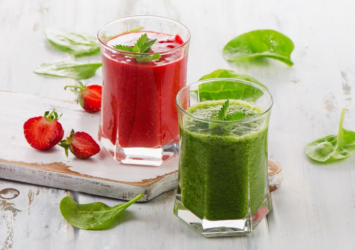 Strawberry and Green Smoothies with Strawberries and Spinach