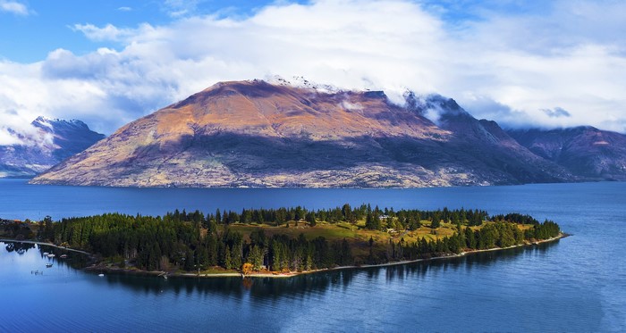 Lake Wakatipu Queenstown New Zealand Mountains Island Lake