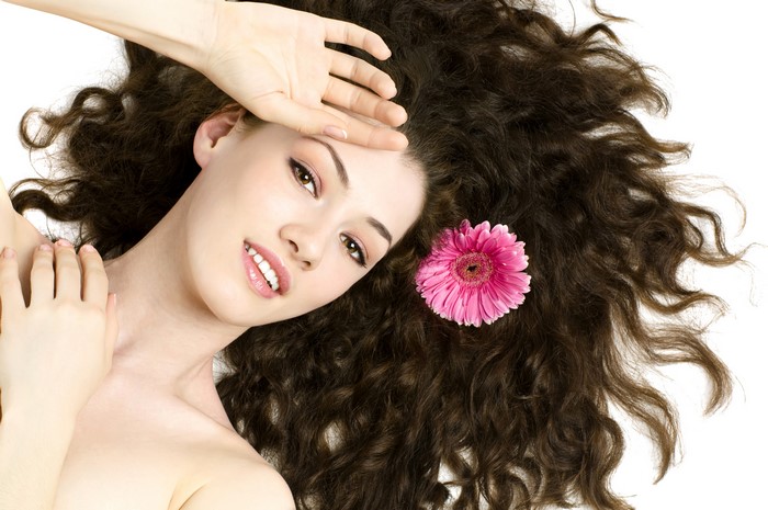 Woman with brown hair and pink gerbera