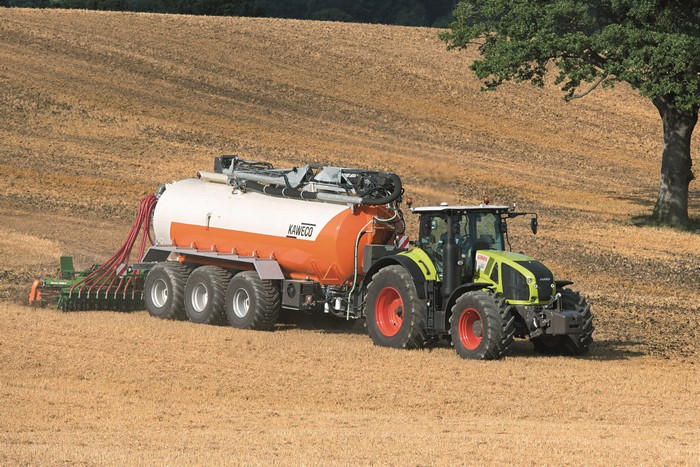 4K 2011-17 Claas Axion 950 tractor with Kaweco tanker