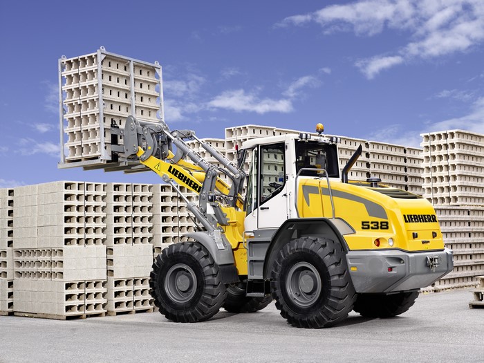 Liebherr L 538 wheel loader with pallets