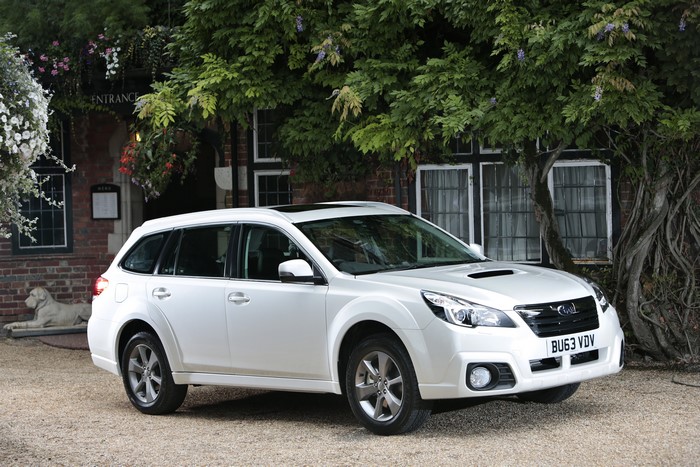White 2013 Subaru Outback 2.0D SZ Lineartronic