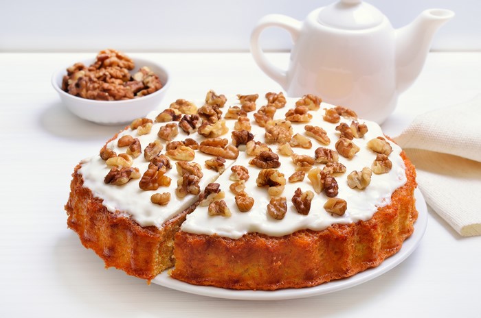 Carrot cake with walnuts and cream cheese frosting