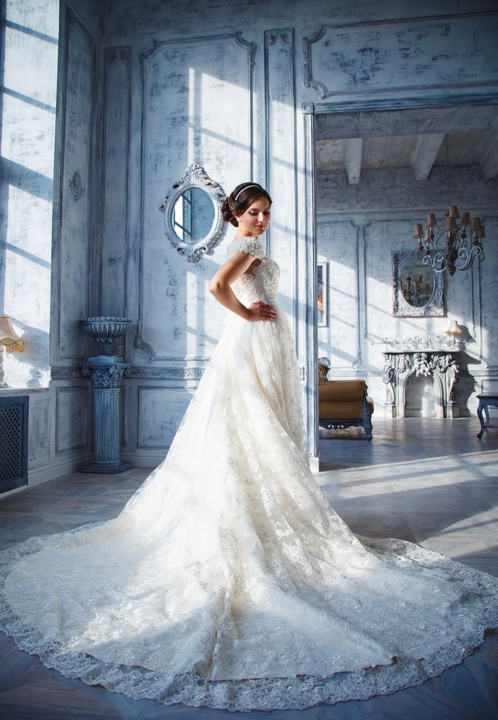 Bride in a white lace wedding dress