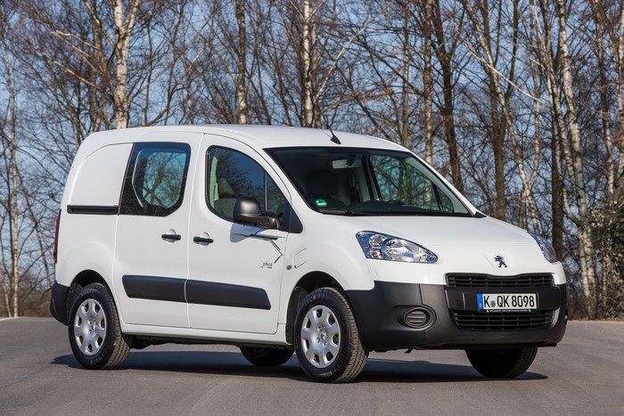 4K 2013-15 Partner Van Electric Peugeot White Minivan
