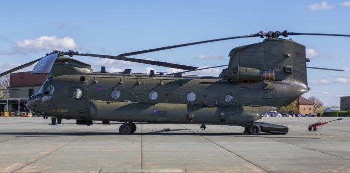 Boeing-Vertol CH-47 HC.4 Chinook ZA680-2