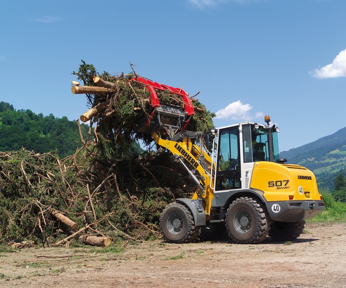 Liebherr L 507 Speeder loader with branches