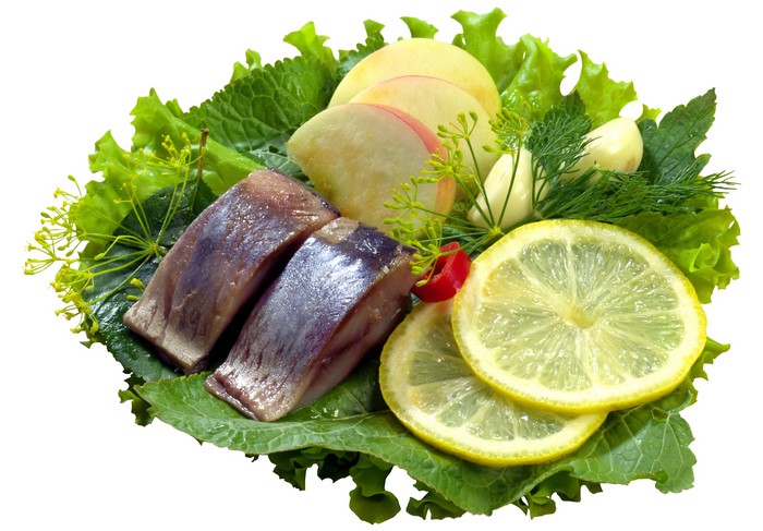 Herring with lemon, apple, and dill on lettuce
