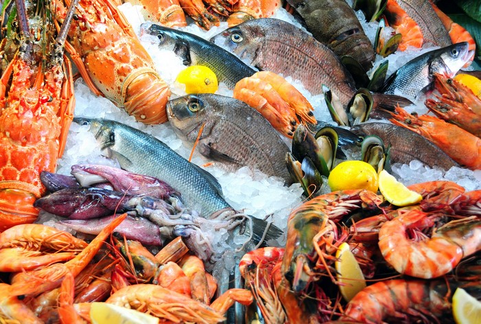 4K Vibrant Fresh Seafood Display with Fish and Shrimp
