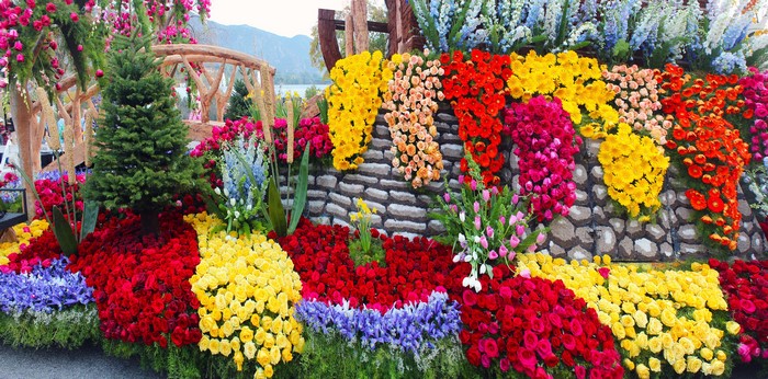 Flower float with roses, irises, and tulips in Pasadena