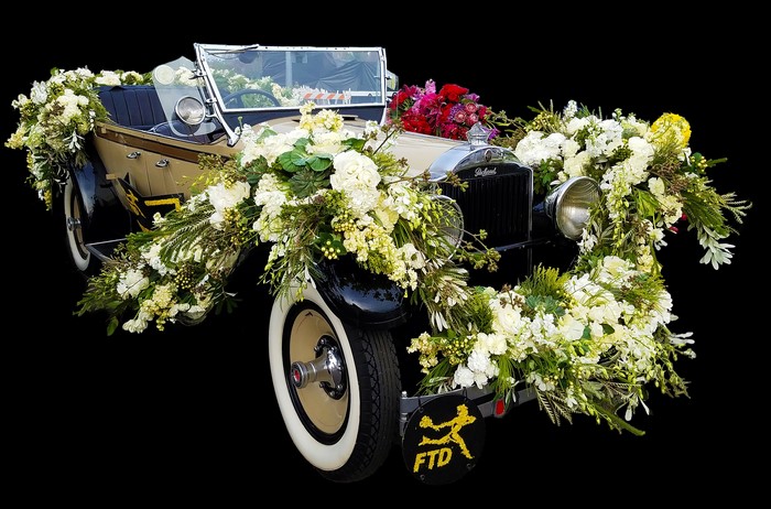 Vintage car decorated with white and red flowers