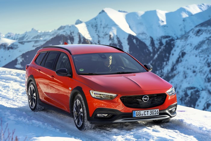 Red Opel Insignia Country Tourer in snow