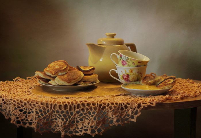 Still-life with kettle, pancakes, and cups