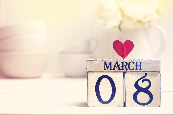March 8th date blocks with red heart