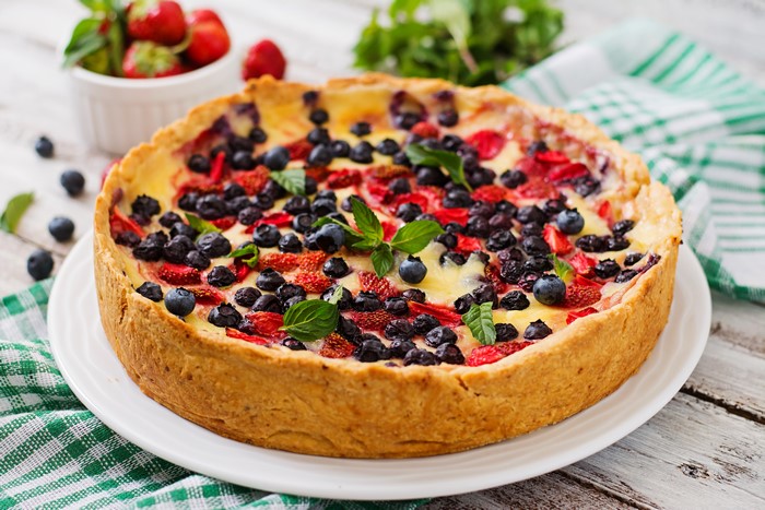 Berry Pie with Blueberries and Strawberries