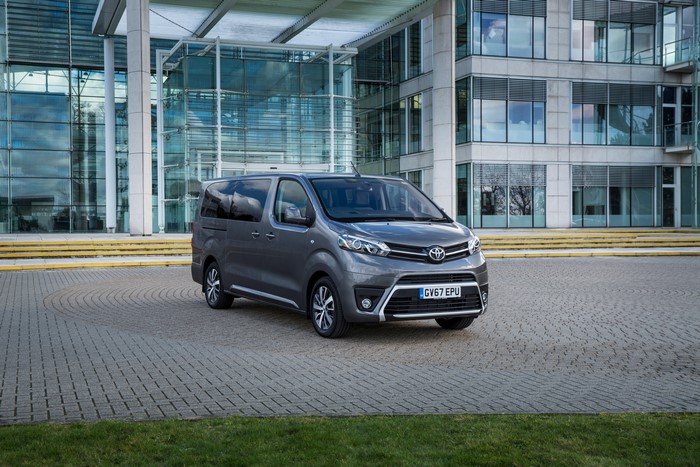 4K 2018 Toyota ProAce Verso VIP