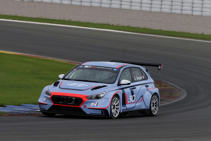 Hyundai i30 R TCR G. Tarquini on track