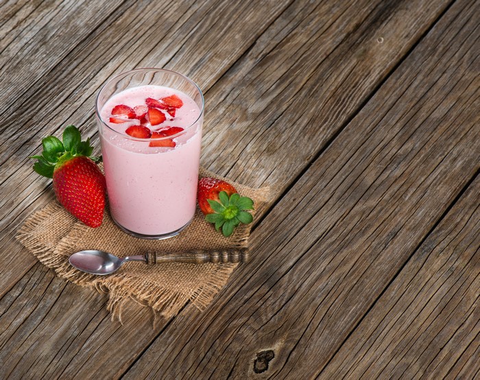 Strawberry Yogurt Smoothie in Highball Glass