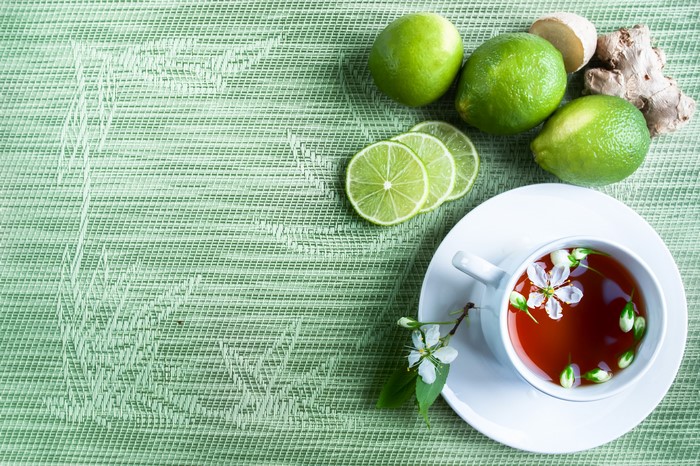 Tea with limes and ginger