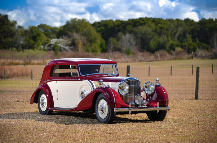 4K Retro Bentley