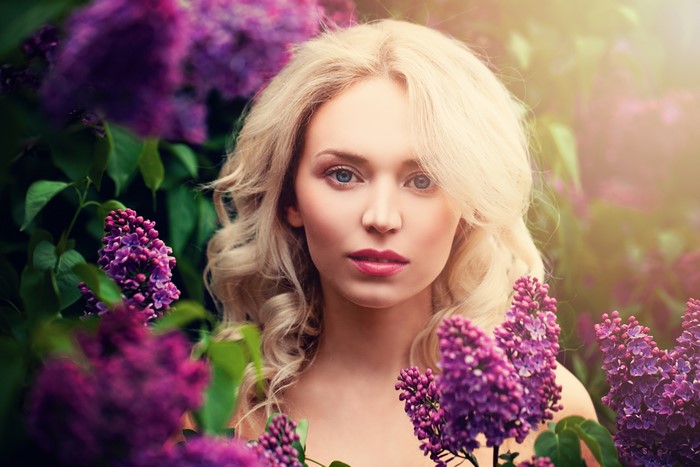 4K Blonde girl with lilac flowers