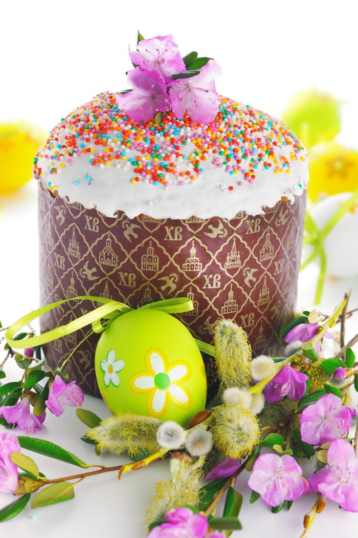 Easter Kulich with decorated egg and flowers