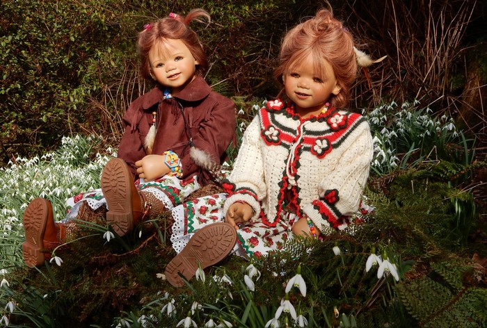 Two dolls sitting in snowdrops at Grugapark Essen