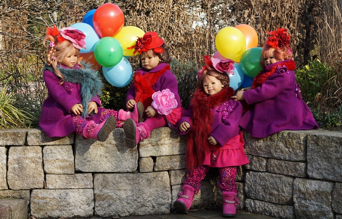 Dolls with Balloons in Grugapark Essen