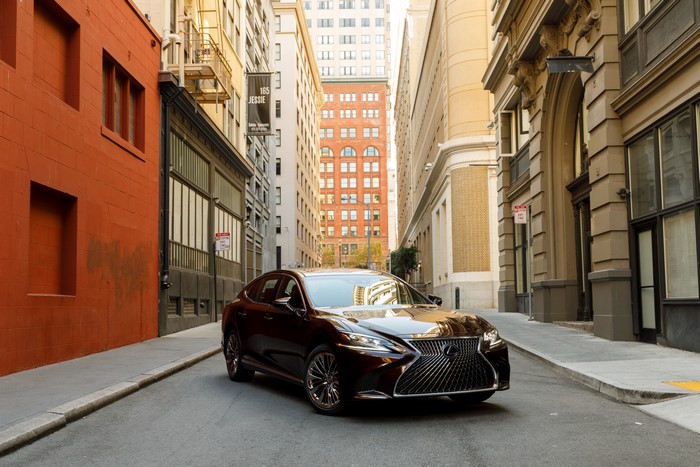 2018 Lexus LS 500h AWD in Wine Color