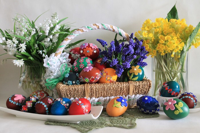 Easter eggs in a basket with flowers