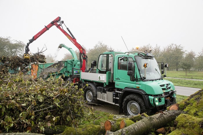 Mercedes-Benz Unimog U430 with Wood Chipper